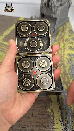 Unique Metal Foldable Dice Box with Magnets 7 in 1 Roulette DND Dice Spinner